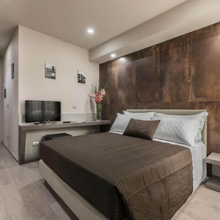 Astoria Deluxe Rooms Болонья Экстерьер фото