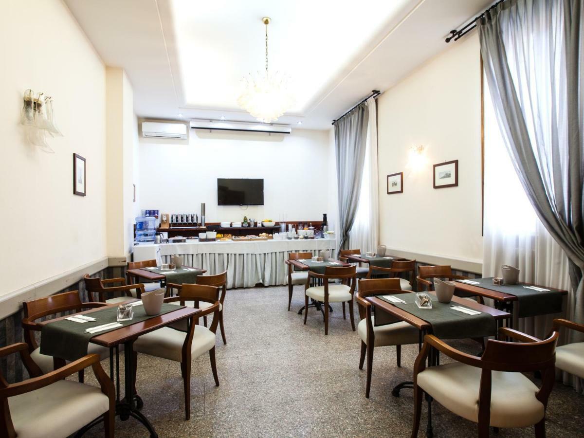 Astoria Deluxe Rooms Болонья Экстерьер фото