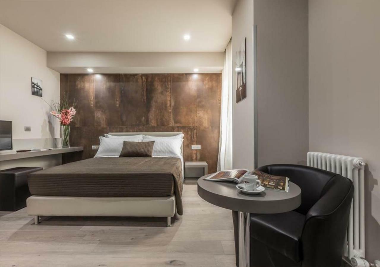 Astoria Deluxe Rooms Болонья Экстерьер фото