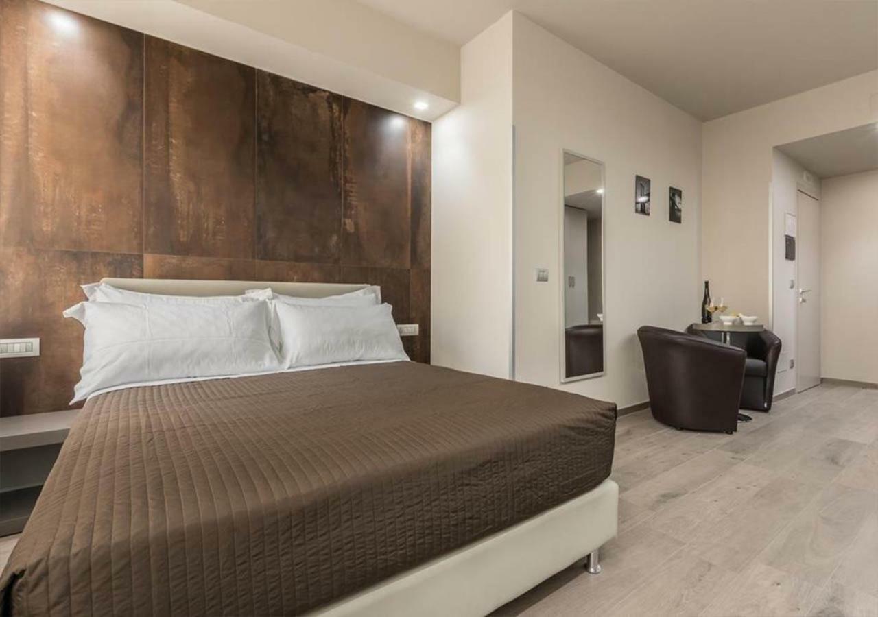Astoria Deluxe Rooms Болонья Экстерьер фото
