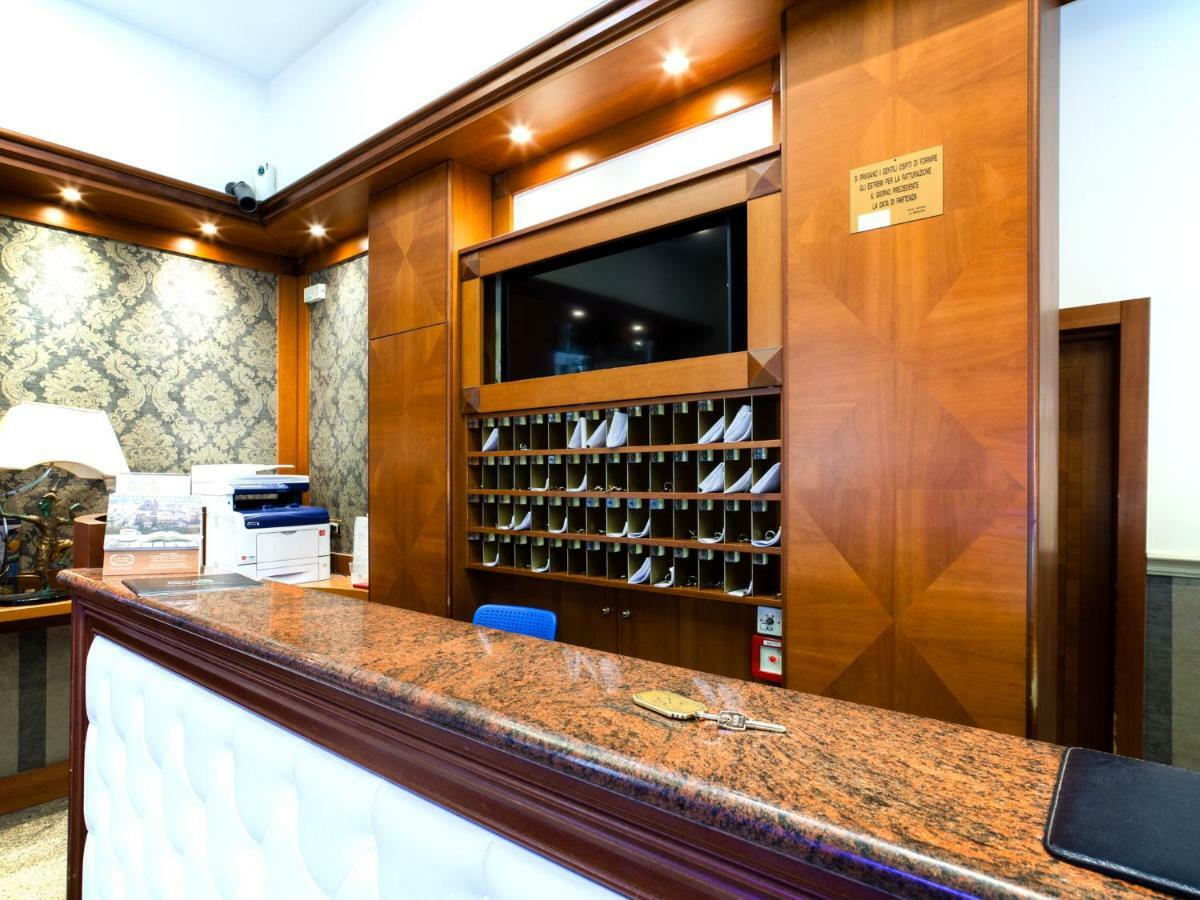 Astoria Deluxe Rooms Болонья Экстерьер фото
